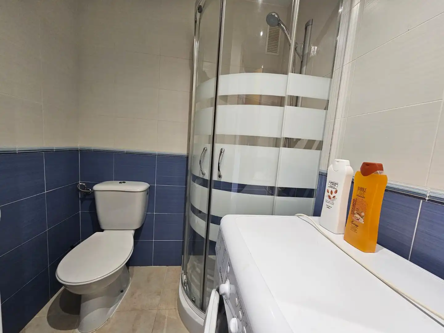 Baño de Apartamento de alquiler en Cabanes con Aire acondicionado, Calefacción y Terraza