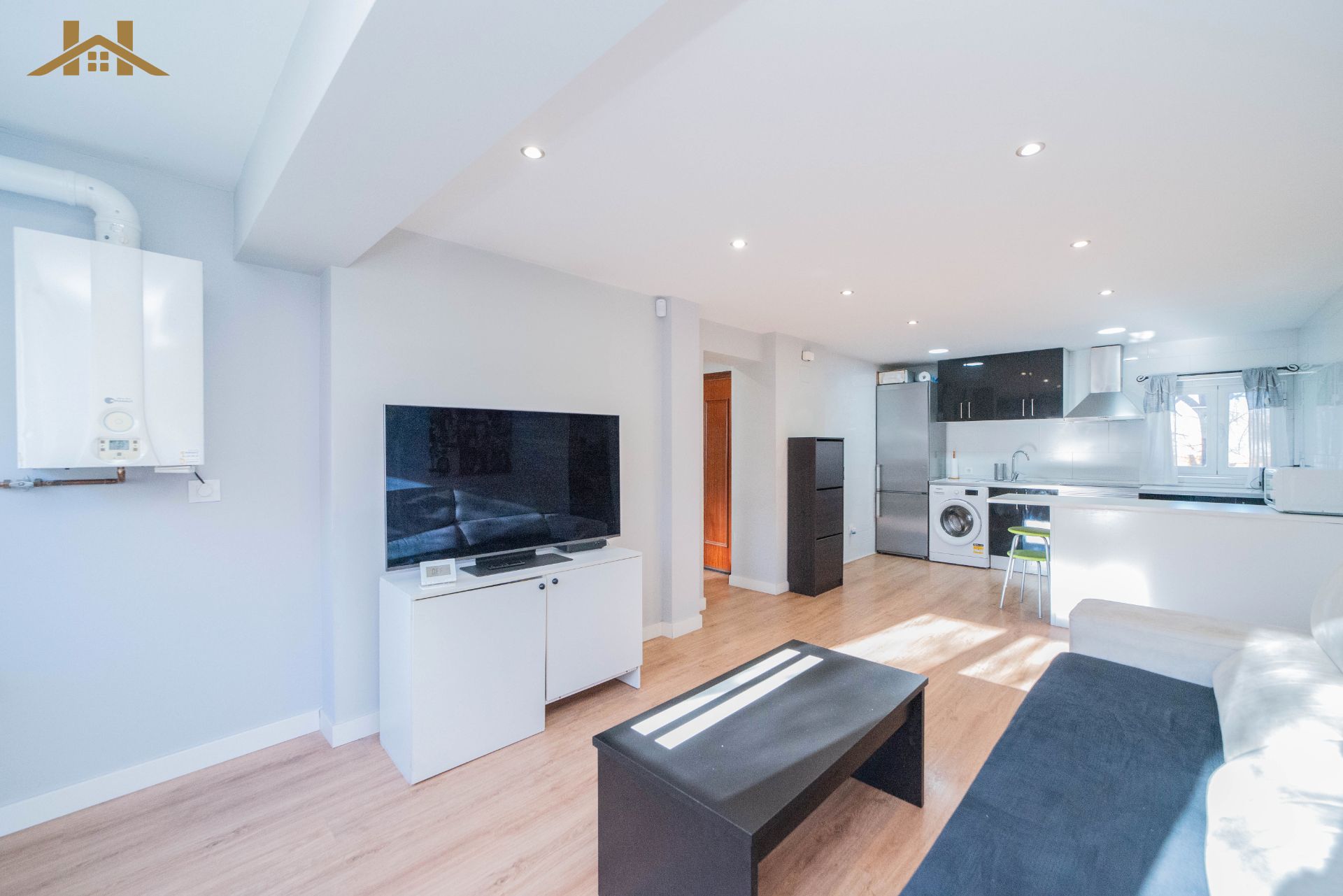 Flat for sale in Pinto  with Air Conditioner, Heating and Storage room