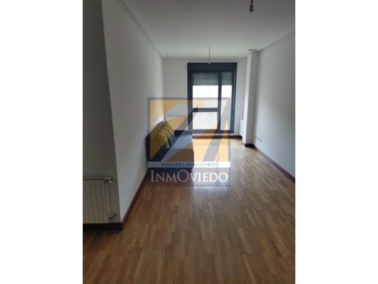 Sala d'estar de Pis de lloguer en Oviedo  amb Calefacció i Parquet