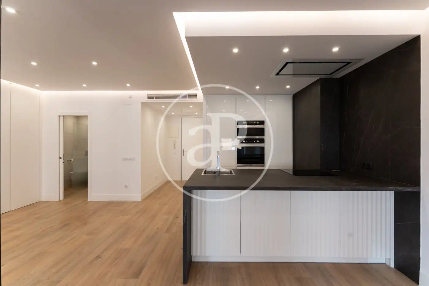 Wohnung zur Miete in C. de Orense, Cuatro Caminos - Azca