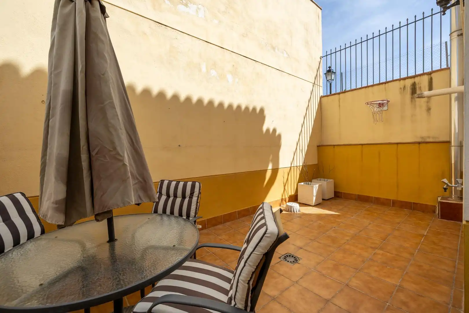 Casa aparellada amb piscina en venda a Calle María Pinet 10, imagen 14