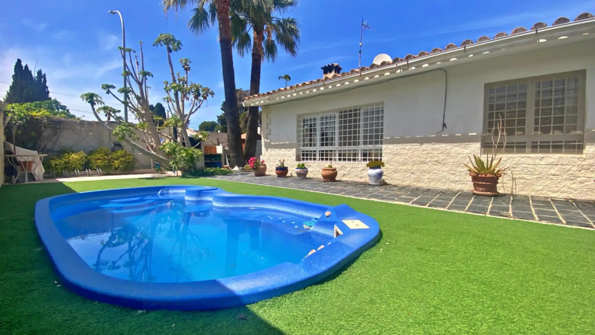 Piscina de Casa o xalet en venda en El Campello amb Aire condicionat, Calefacció i Jardí privat