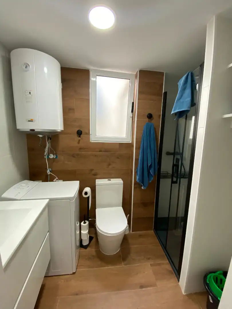 Bany de Apartament per a compartir en Valencia amb Aire condicionat, Moblat i Forn