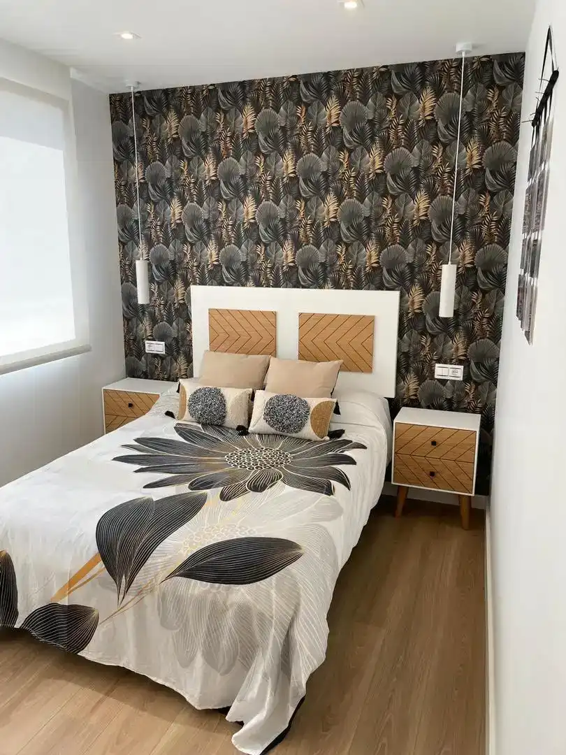 Schlafzimmer von Wohnung zur Miete in Mugardos mit Parkett, Abstellraum und Möbliert