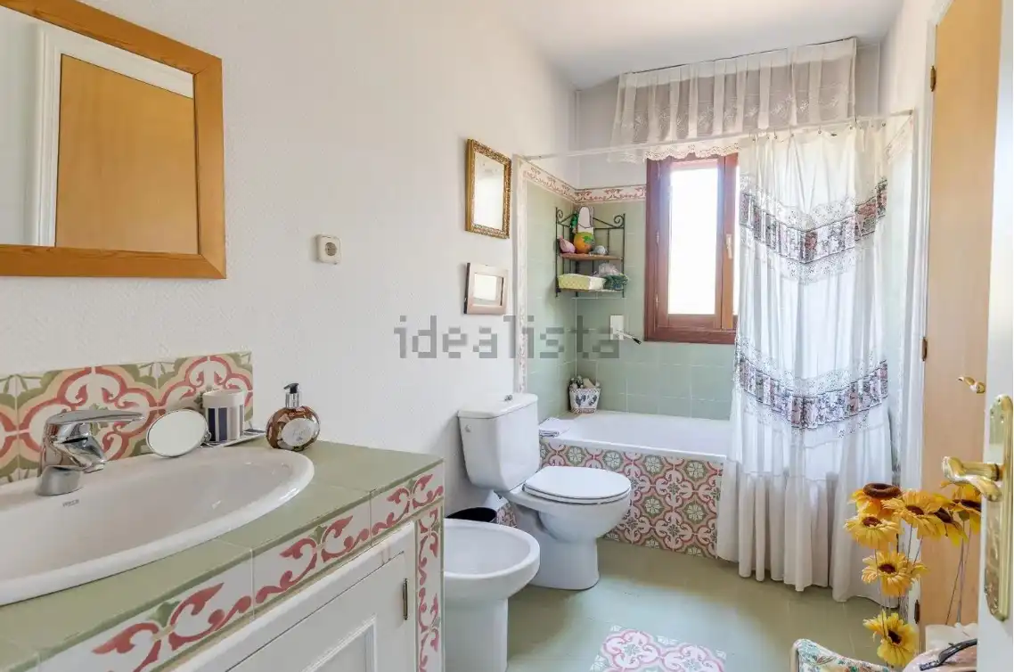 Bany de Casa o xalet en venda en Galapagar amb Aire condicionat, Calefacció i Jardí privat