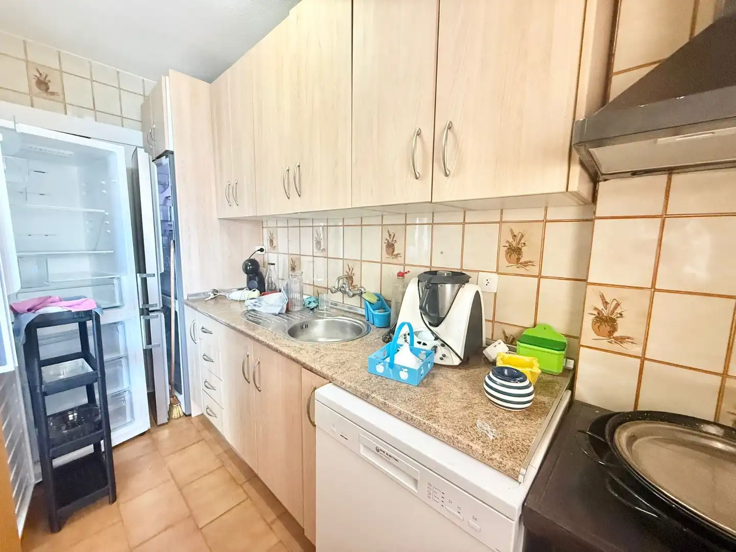 Cuina de Apartament de lloguer en La Manga del Mar Menor amb Calefacció, Terrassa i Piscina