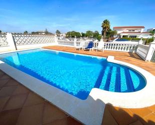 Piscina de Casa o xalet en venda en Empuriabrava amb Jardí privat, Terrassa i Piscina comunitària