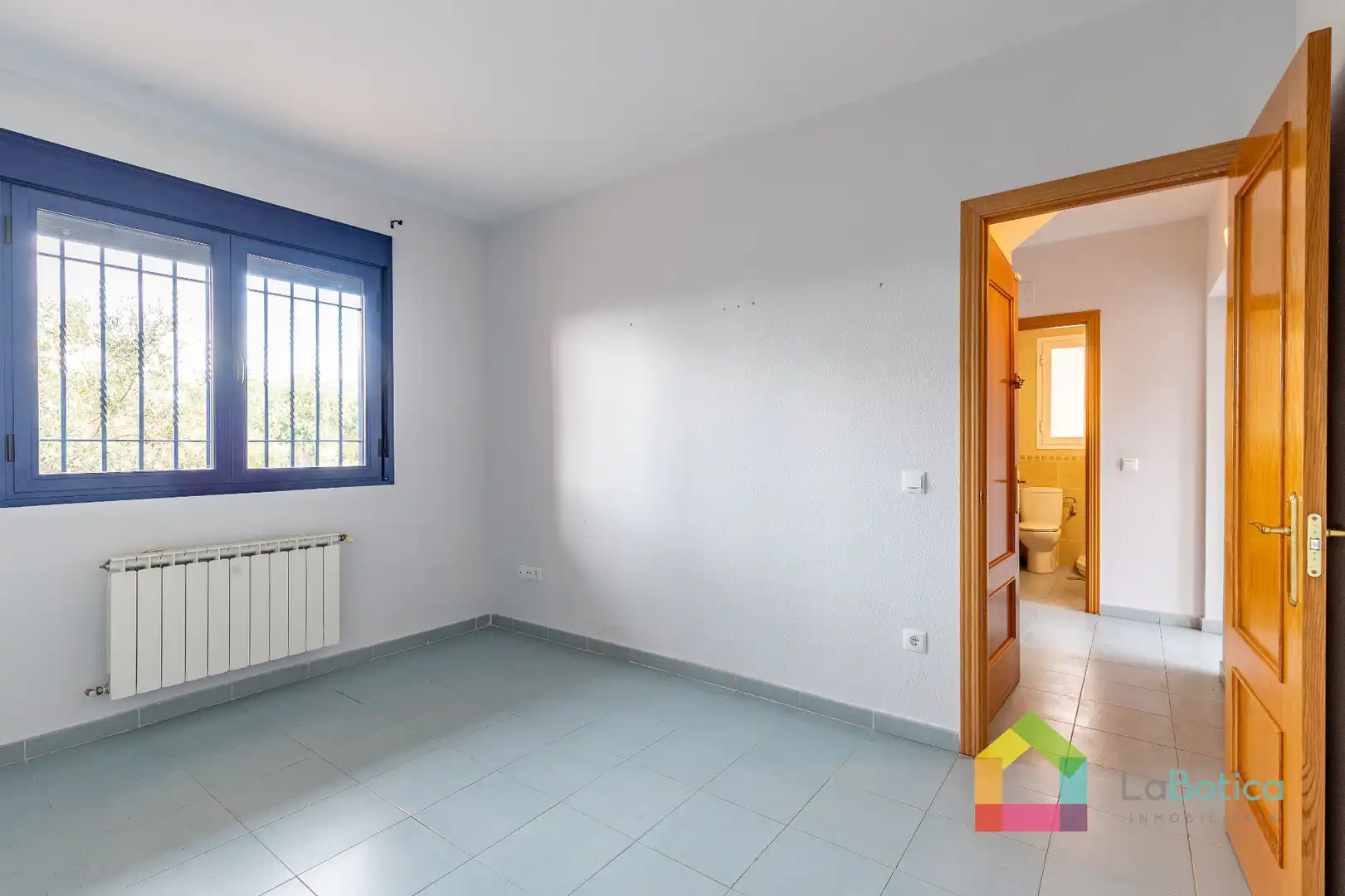 Habitación de Casa adosada en venta en Burguillos de Toledo con Calefacción, Jardín privado y Terraza