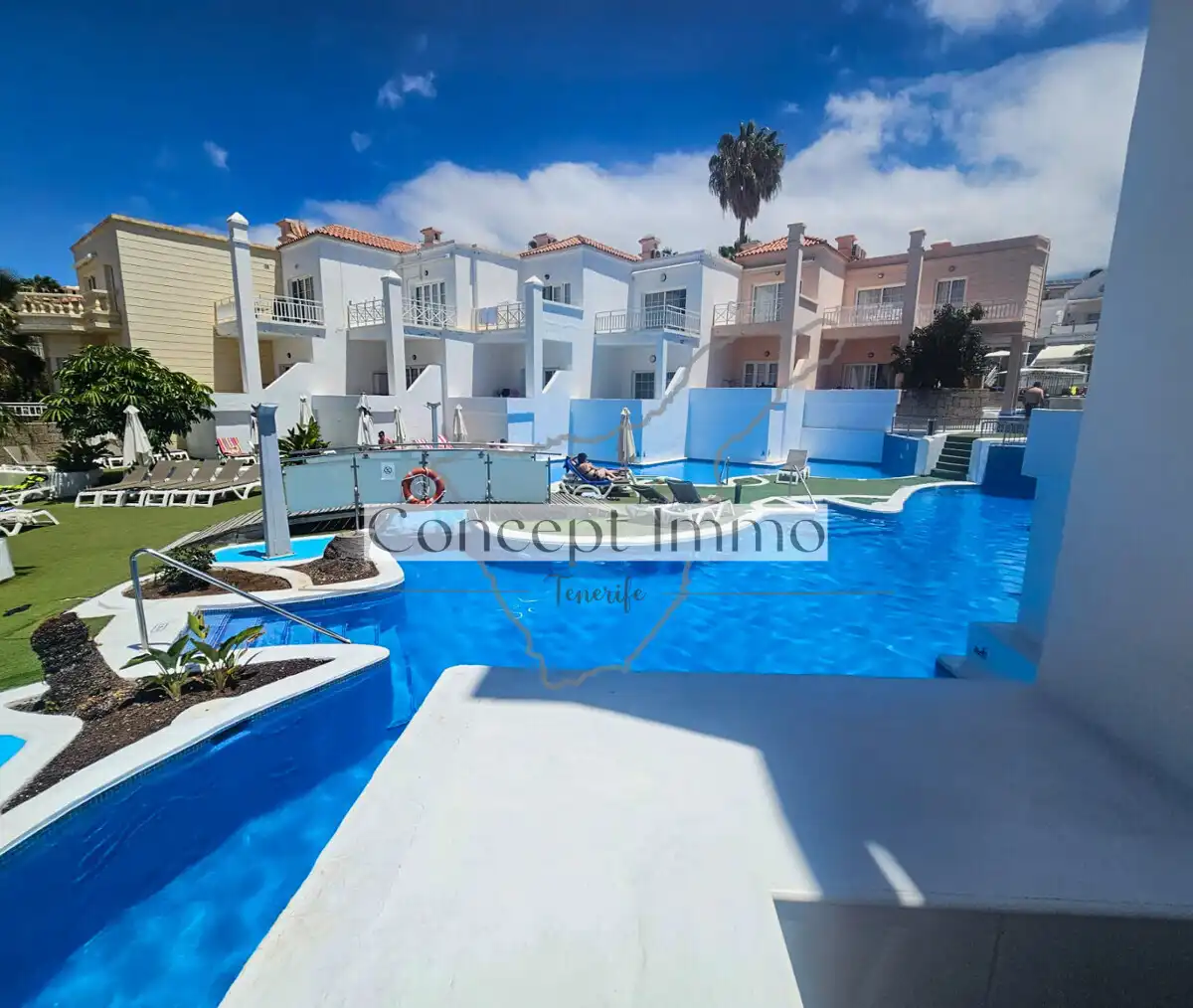 Piscina de Planta baja en venta en Adeje con Aire acondicionado, Terraza y Alarma