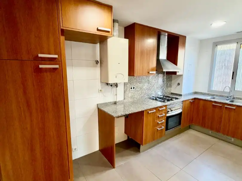 Kitchen of Flat for rent in  Barcelona Capital  with Air Conditioner, Terrace and Balcony
