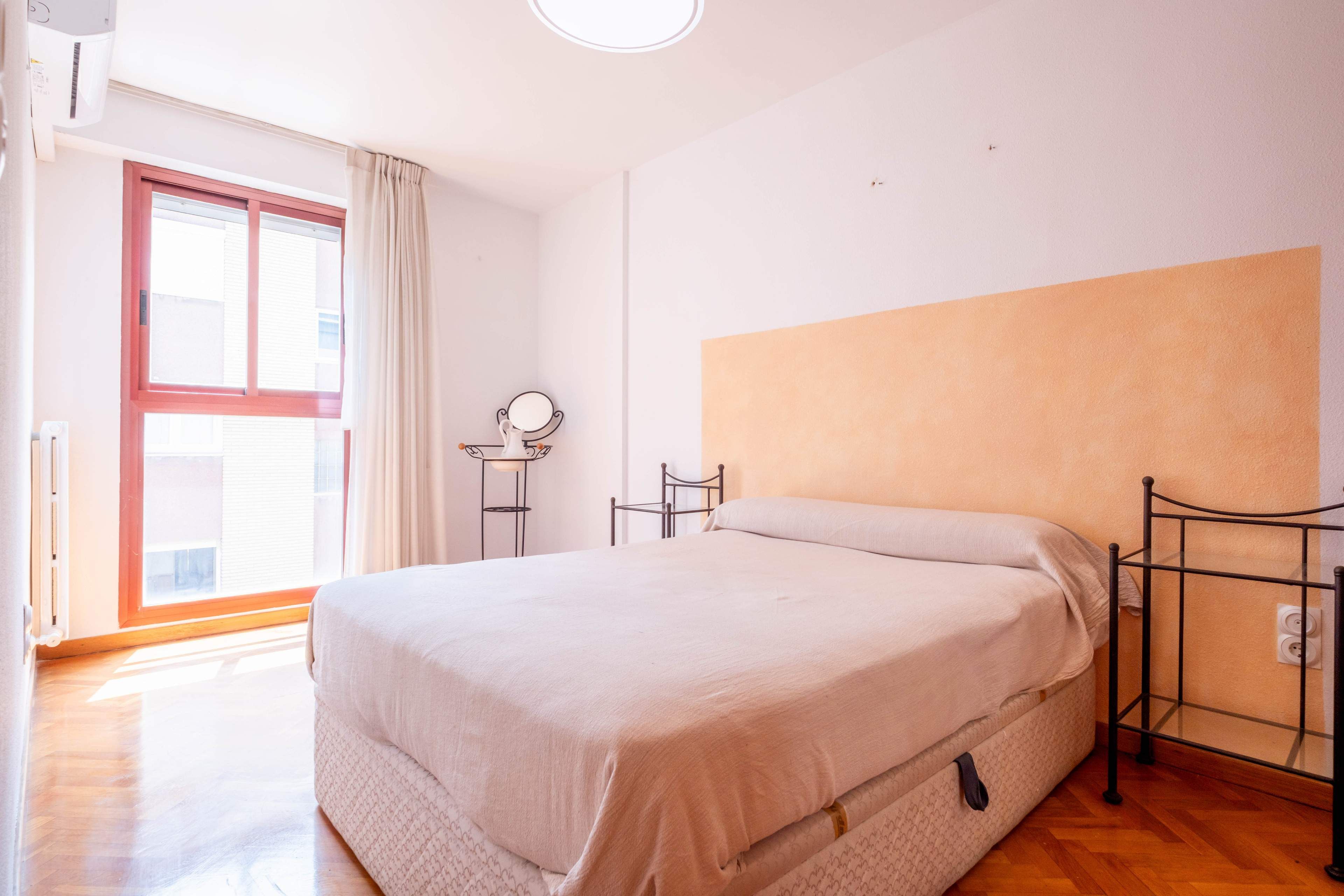 Habitación de Apartamento en venta en  Zaragoza Capital con Aire acondicionado, Calefacción y Parquet