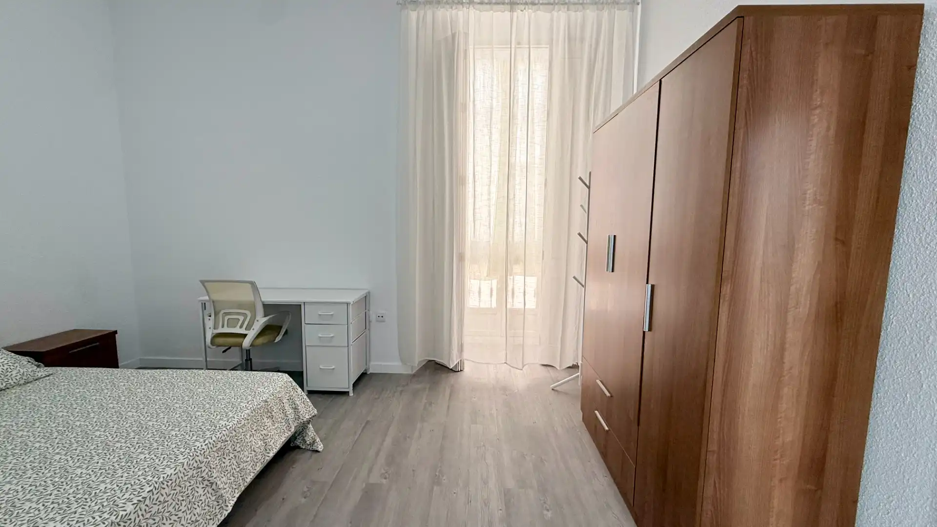 Habitación de Piso de alquiler en Cádiz con Amueblado, Horno y Lavadora
