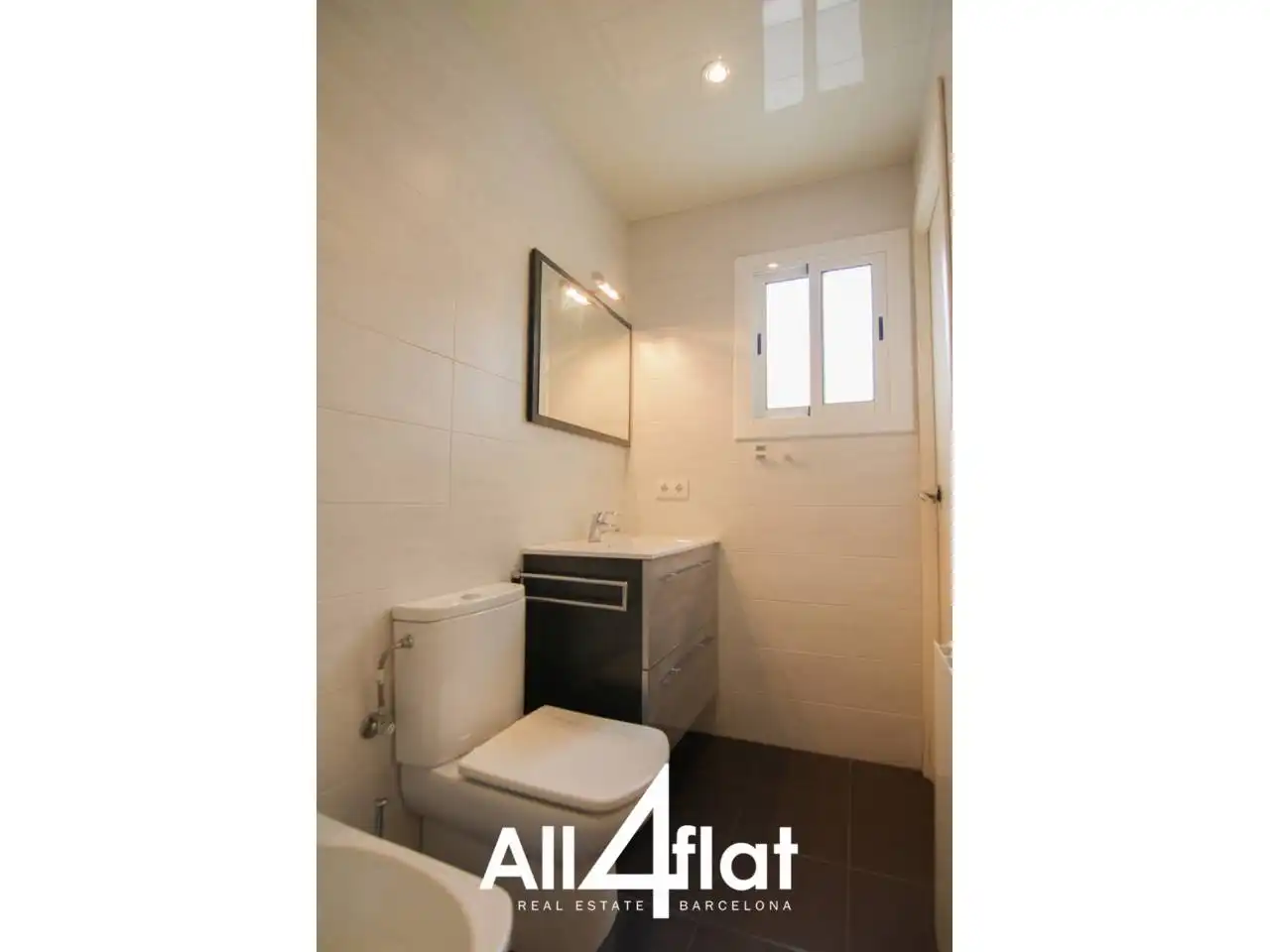 Bathroom of Flat for rent in Barcelona  with Heating, Parquet flooring and Alarm
