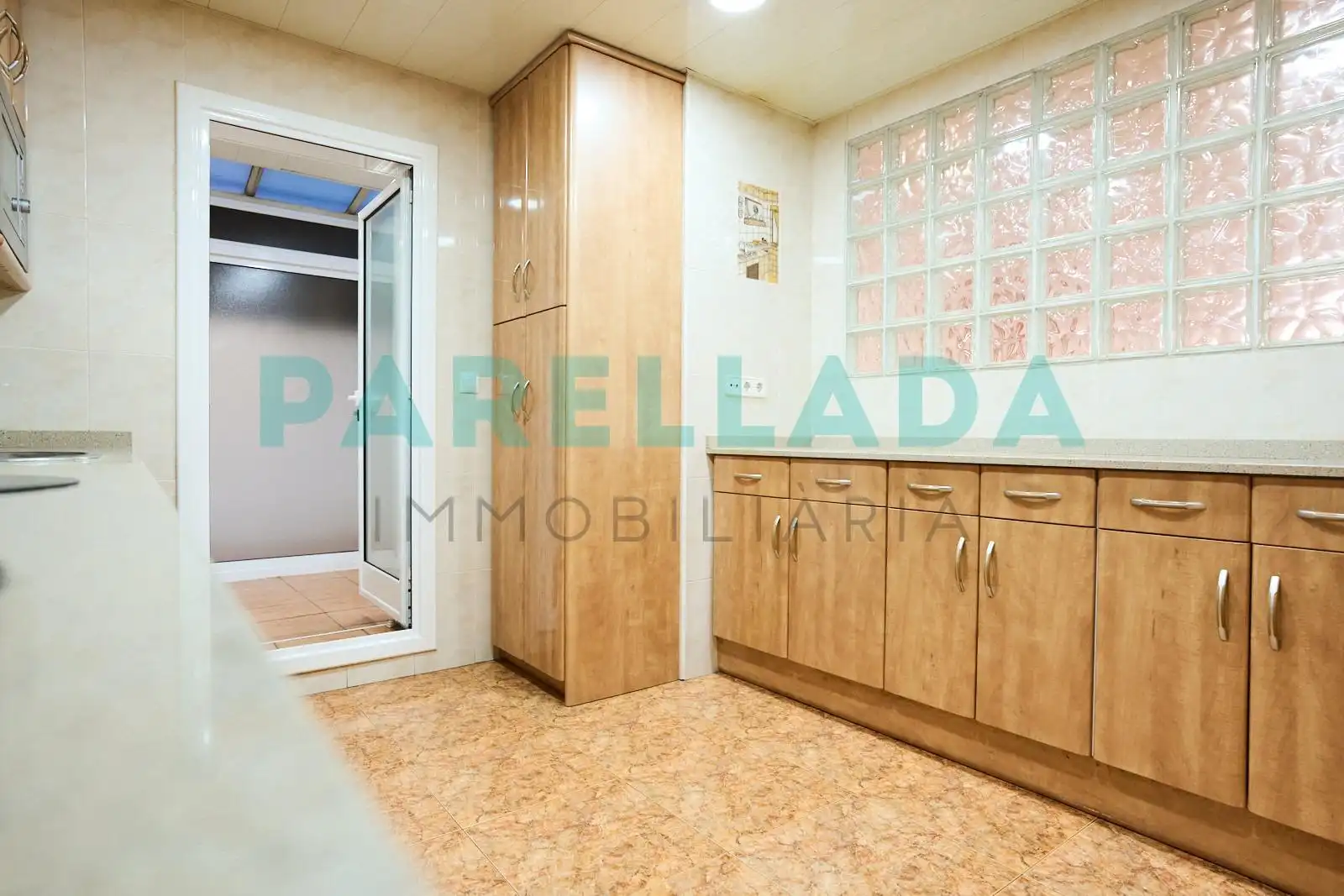 Kitchen of Flat for sale in Badalona