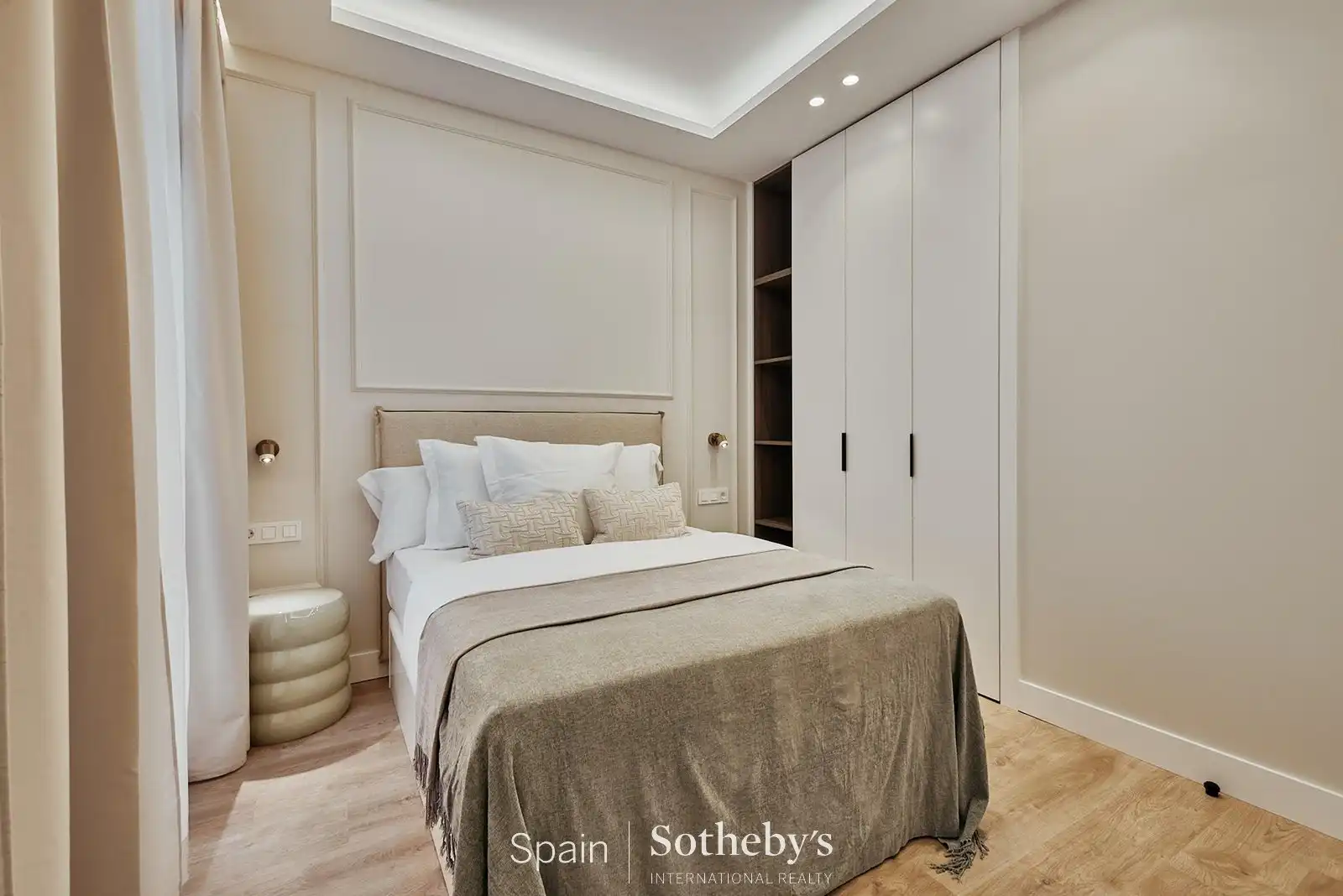 Dormitori de Apartament en venda en Madrid amb Aire condicionat, Calefacció i Terrassa