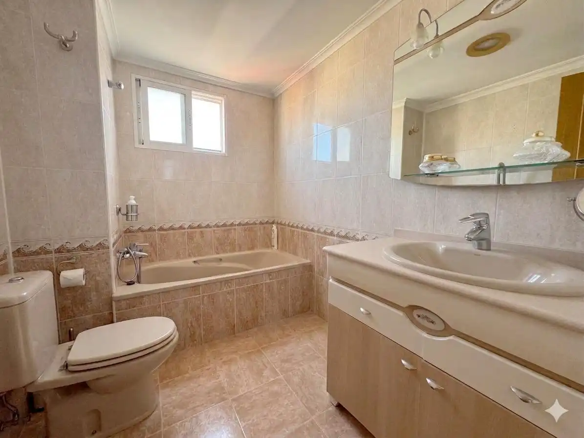 Baño de Ático en venta en Alicante / Alacant con Aire acondicionado