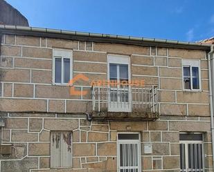 Vista exterior de Casa o xalet en venda en San Amaro amb Terrassa i Balcó