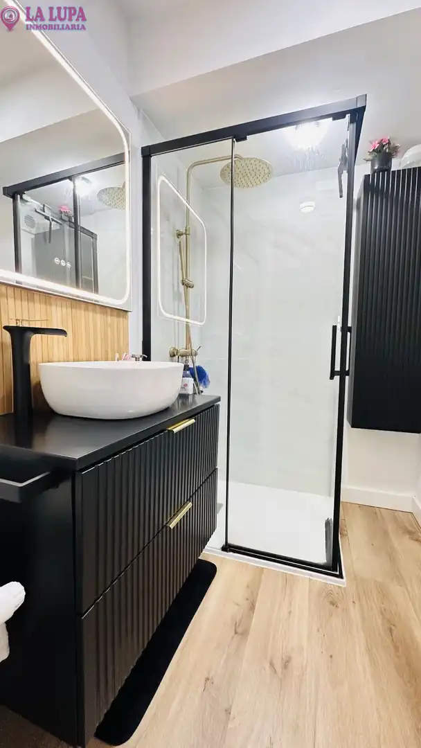 Bathroom of Flat for sale in Madrid  with Air Conditioner, Heating and Private garden