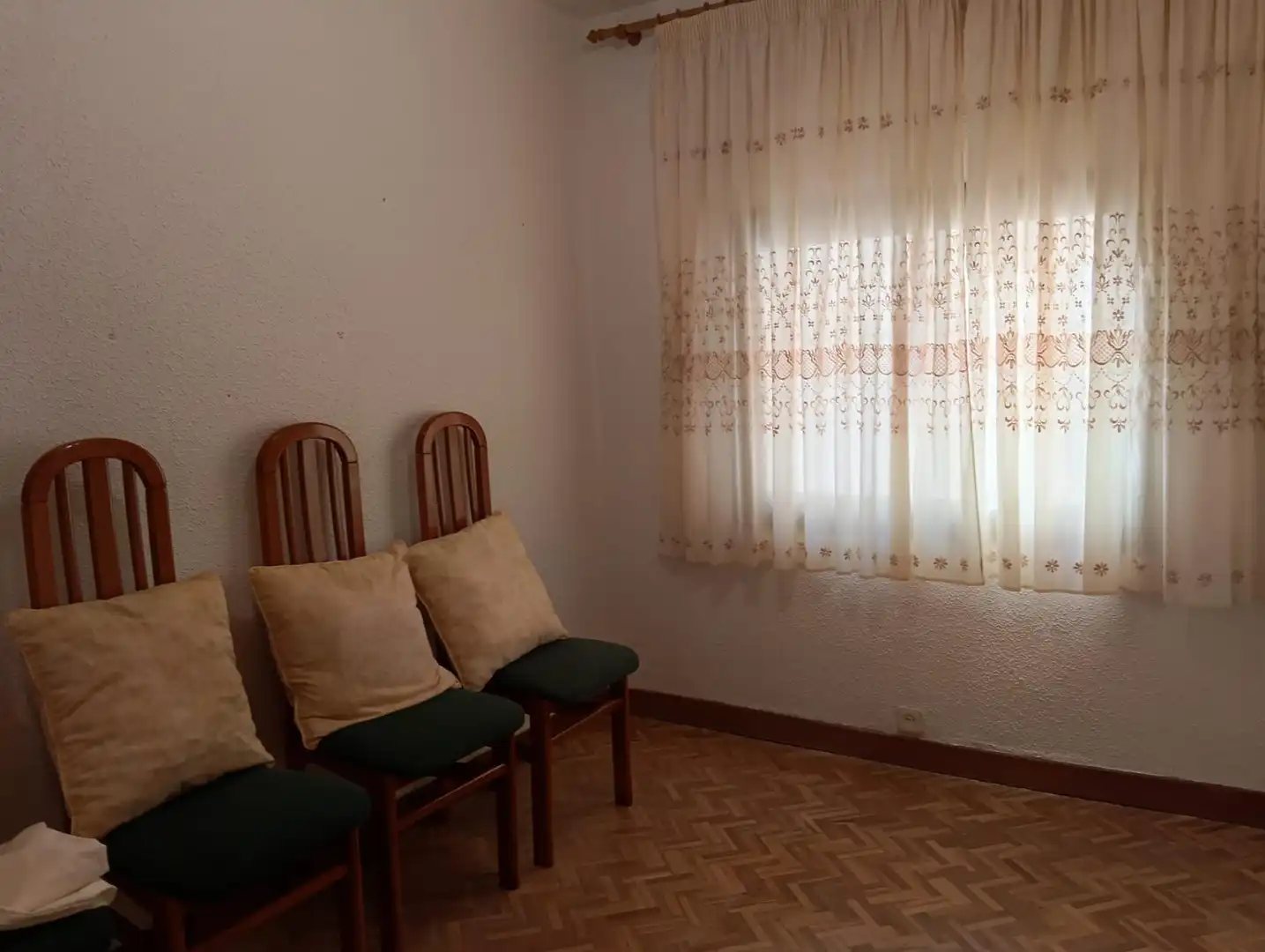 Sala d'estar de Pis en venda en San Lorenzo de El Escorial amb Calefacció i Parquet