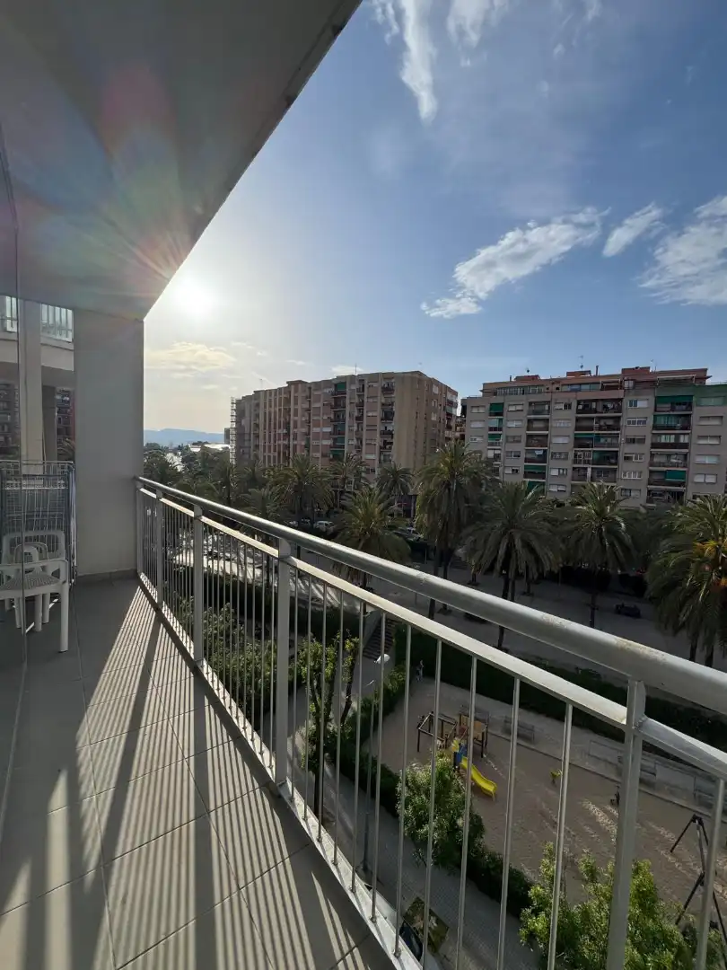 Außenansicht von Dachboden zum Verkauf in Badalona mit Klimaanlage, Heizung und Terrasse
