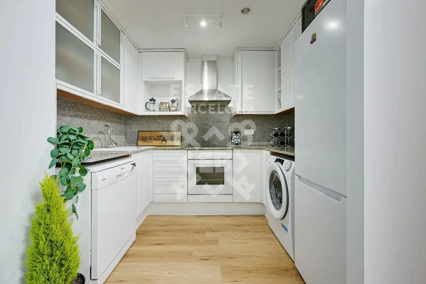 Küche von Wohnung zum Verkauf in Lloret de Mar mit Klimaanlage, Heizung und Privatgarten