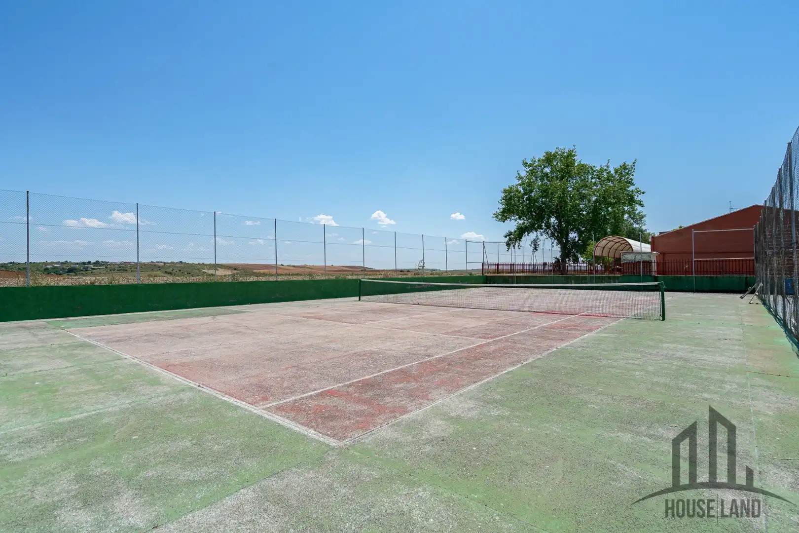 Aparcament de Casa adosada en venda en Algete amb Calefacció, Traster i Piscina comunitària