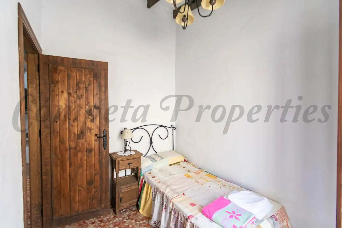 Schlafzimmer von Country house zum Verkauf in Sedella mit Klimaanlage, Privatgarten und Terrasse