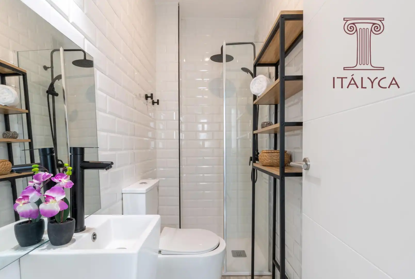 Baño de Ático en venta en Sevilla con Aire acondicionado, Terraza y Amueblado