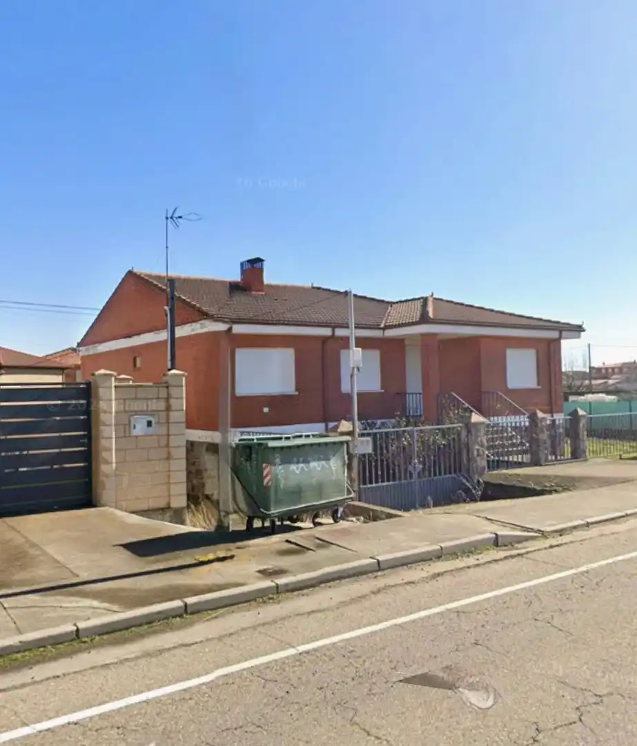 Vista exterior de Casa o xalet en venda en Villares de Órbigo amb Calefacció i Traster