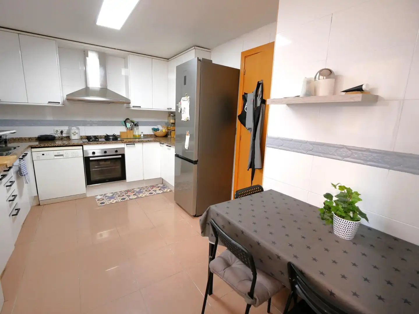 Küche von Wohnung zum Verkauf in Barcelona mit Parkett