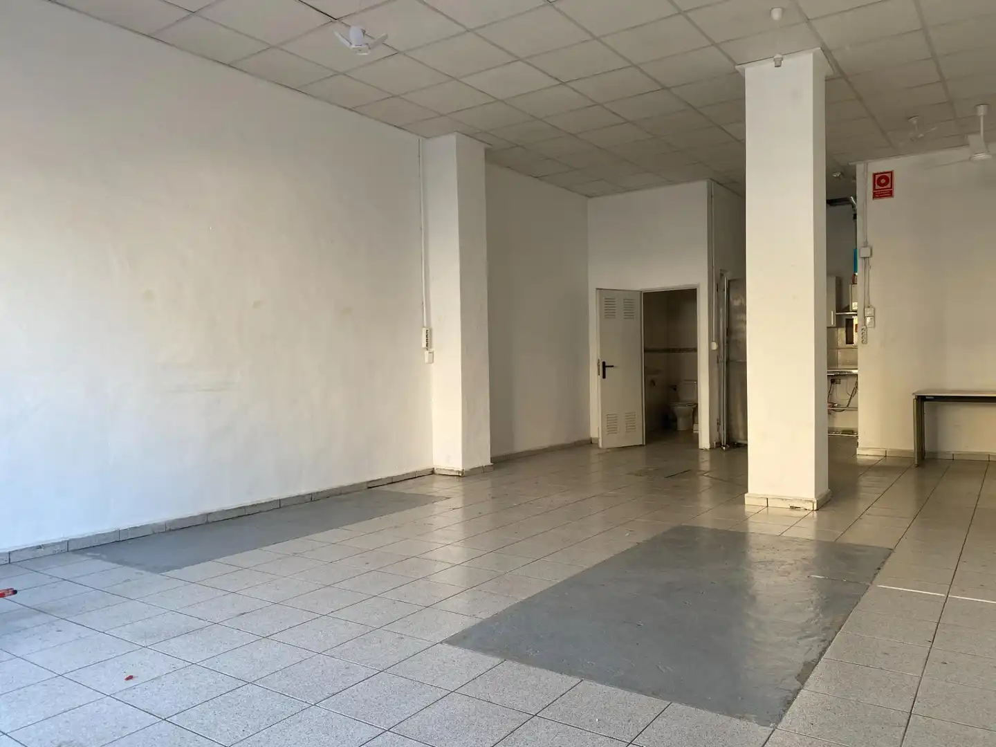 Local commercial à vendre à Calle de los Hermanos Rodríguez, imagen 3