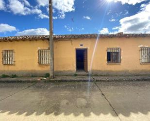 Exterior view of House or chalet for sale in Población de Arroyo