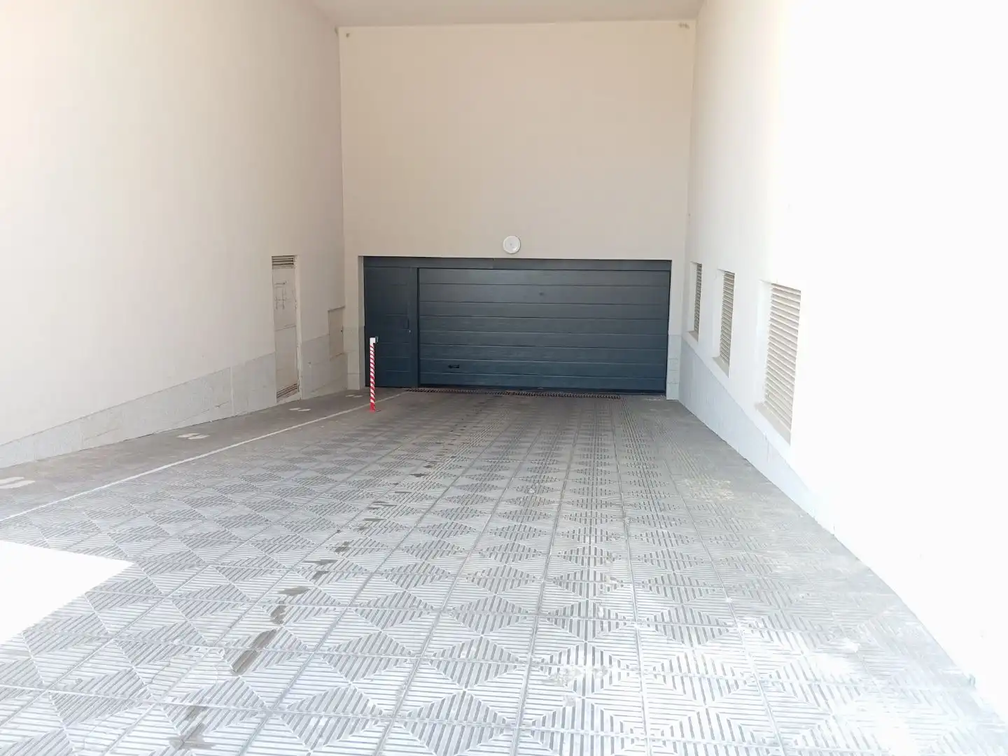 Garage for rent in Carretera Navalpino, 33, Los Cigarrales-La Bastida