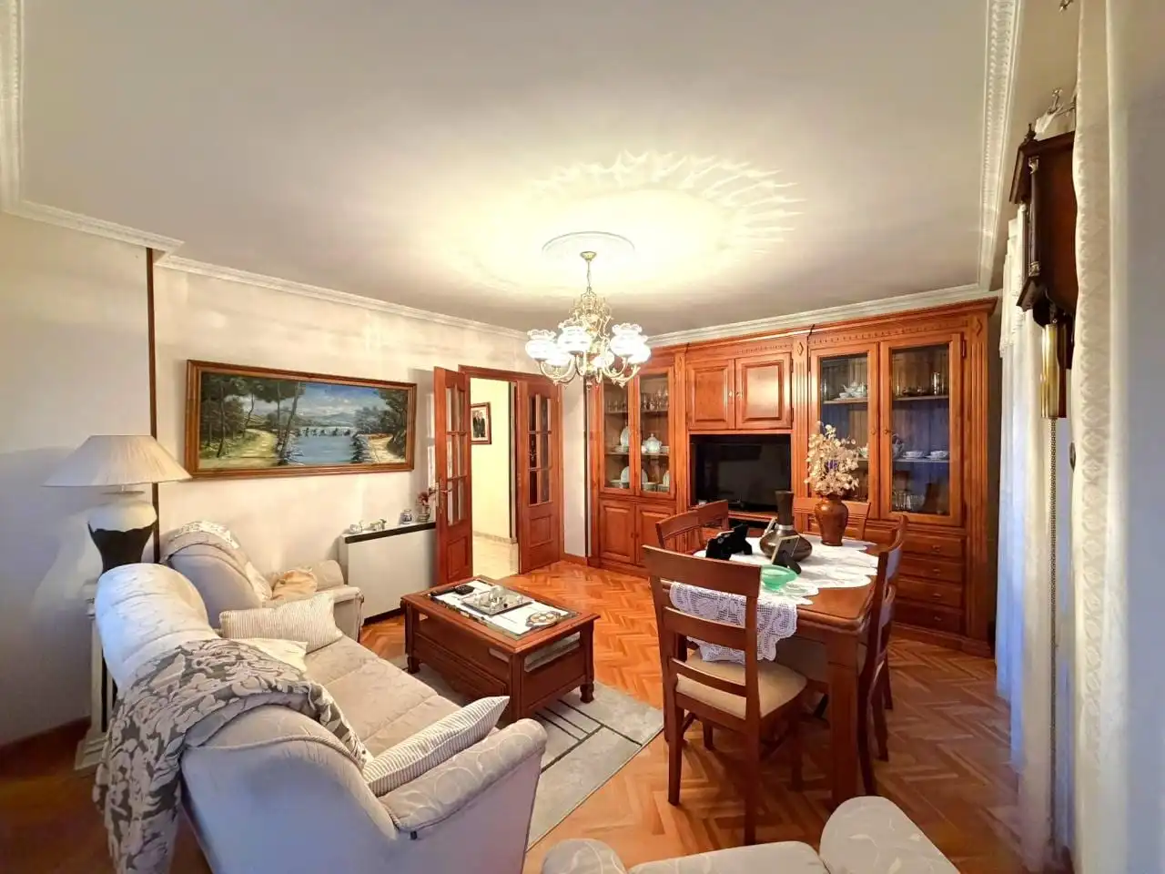 Sala d'estar de Casa o xalet en venda en Villarejo de Órbigo amb Calefacció, Parquet i Terrassa
