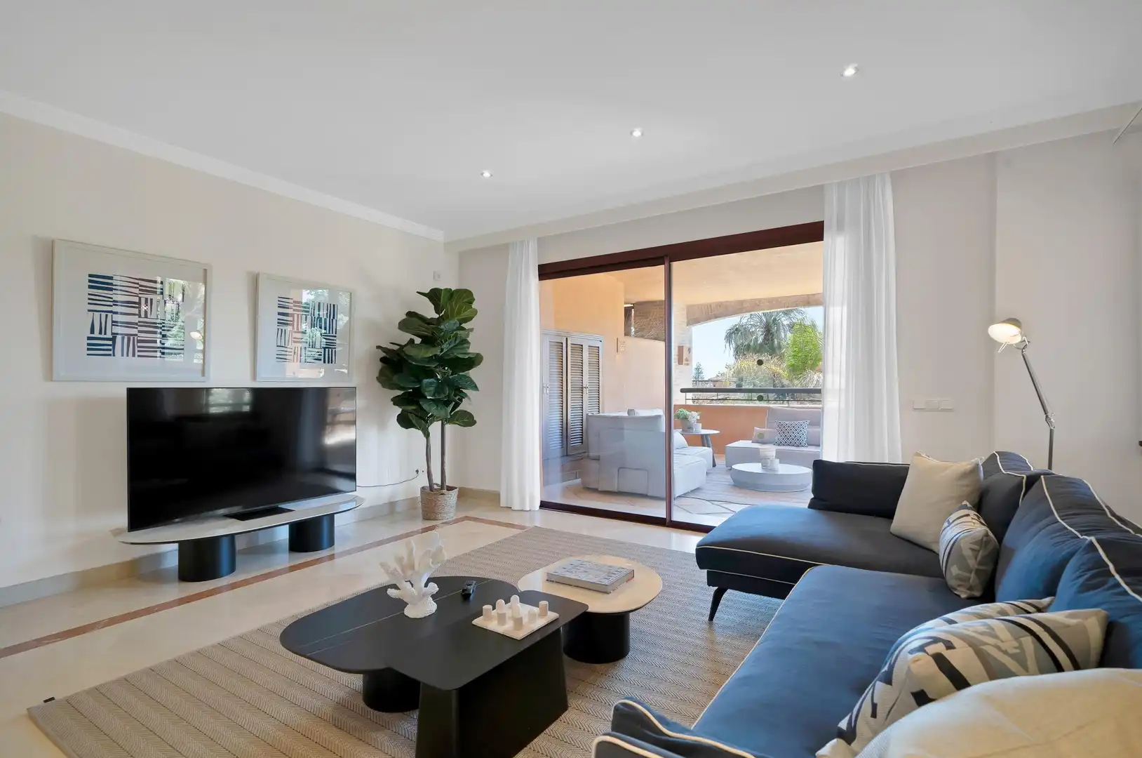 Sala d'estar de Apartament en venda en Marbella amb Aire condicionat, Calefacció i Jardí privat