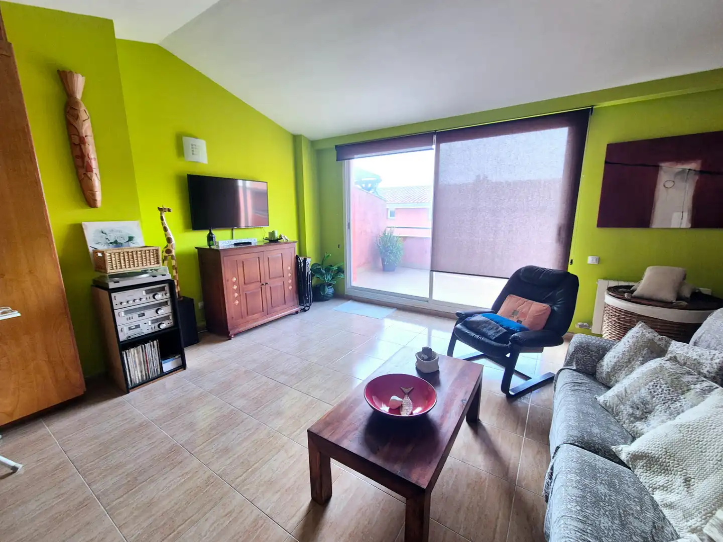 Sala de estar de Casa adosada en venta en Malgrat de Mar con Aire acondicionado, Calefacción y Jardín privado