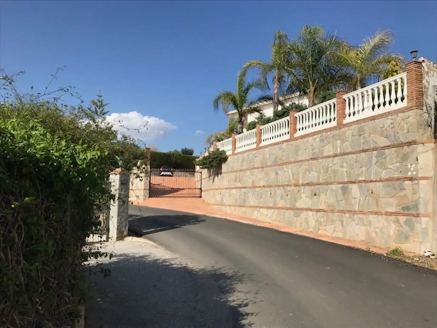 Außenansicht von Einfamilien-Reihenhaus zum Verkauf in Mijas mit Klimaanlage, Terrasse und Abstellraum