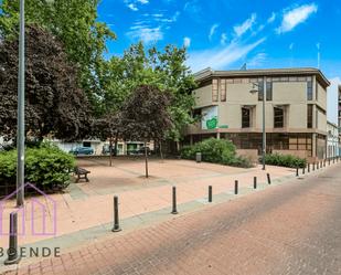 Vista exterior de Local en venda en Alcobendas amb Calefacció i Alarma