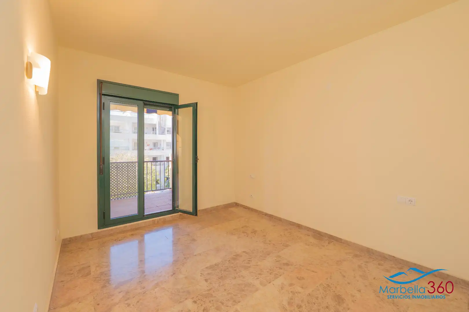 Wohnung zum Verkauf in Marbella mit Klimaanlage, Terrasse und Abstellraum