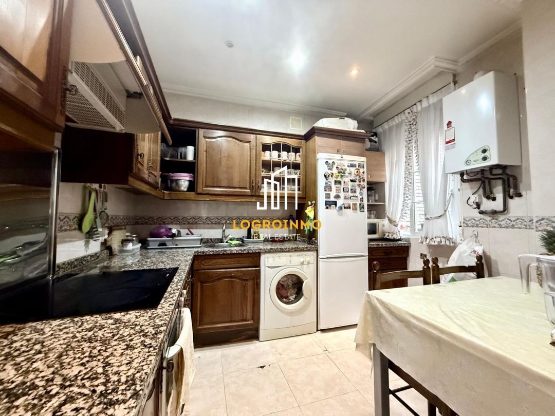 Kitchen of Flat for sale in  Logroño  with Heating