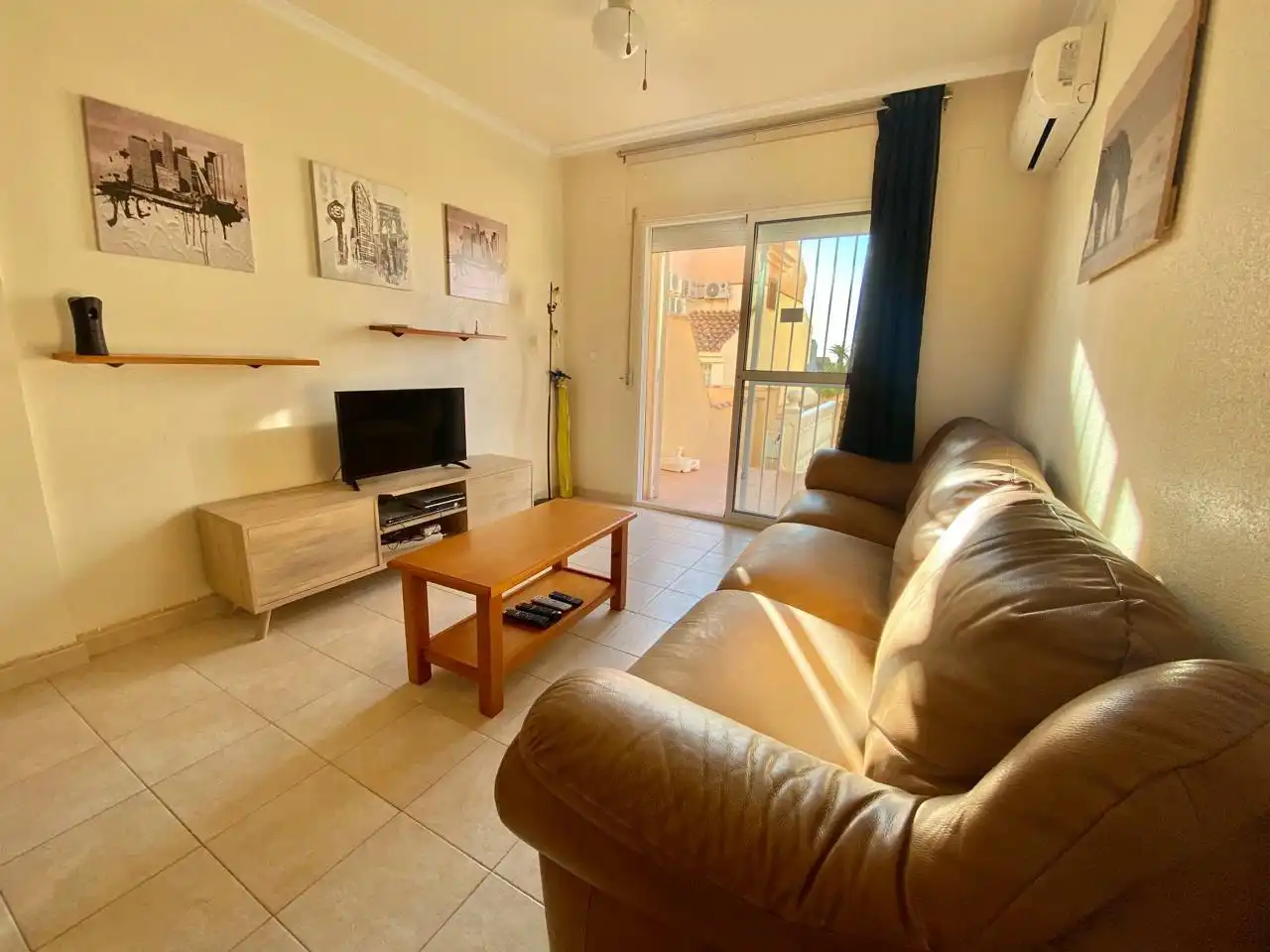 Sala d'estar de Planta baixa de lloguer en Orihuela amb Aire condicionat, Calefacció i Jardí privat