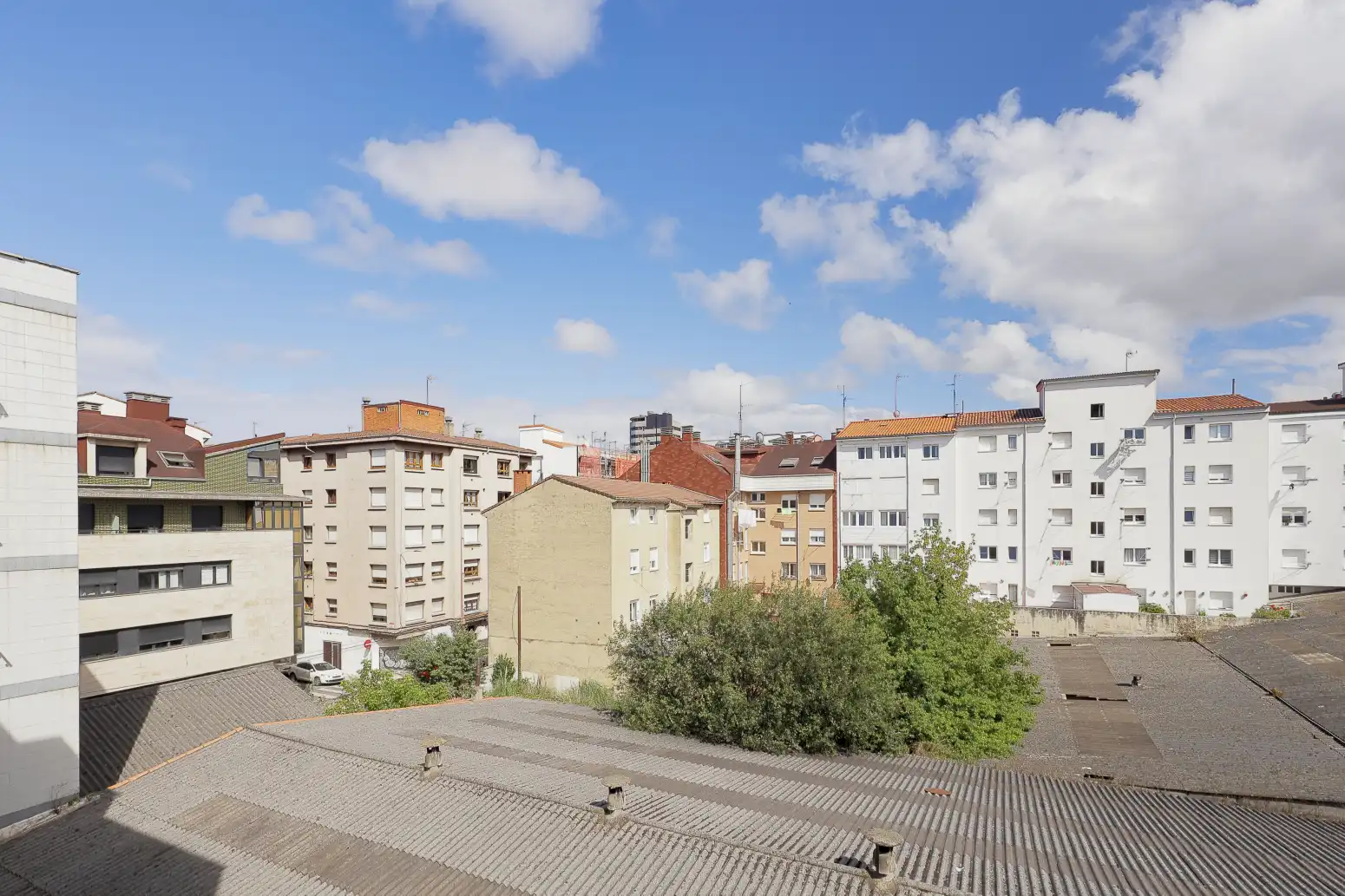 Außenansicht von Wohnung zum Verkauf in Gijón  mit Heizung und Abstellraum