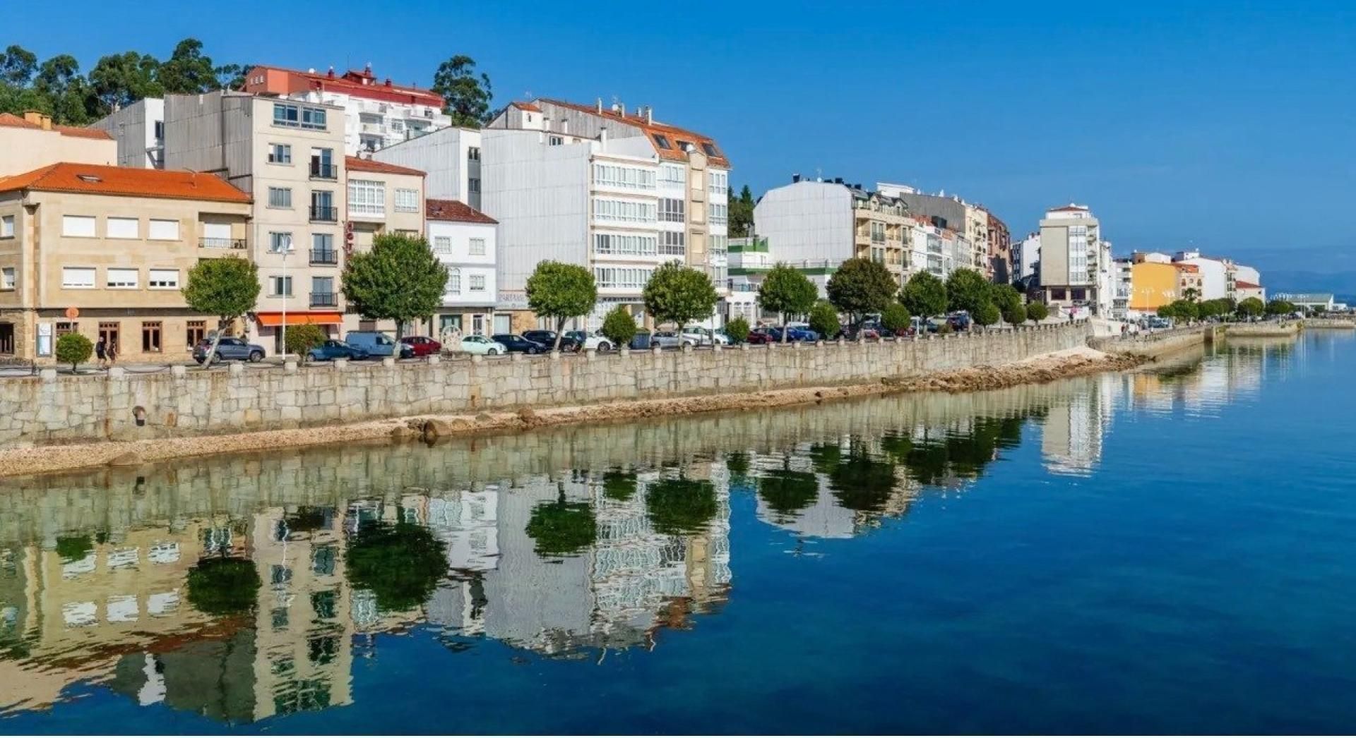 Vista exterior de Casa o xalet en venda en O Grove   amb Terrassa