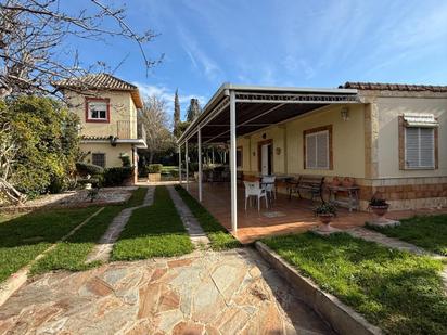 Jardí de Casa o xalet en venda en Dos Hermanas amb Aire condicionat, Jardí privat i Piscina