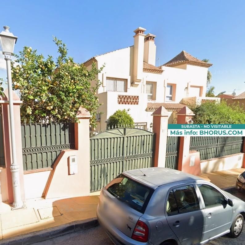 Vista exterior de Casa o xalet en venda en Marbella amb Jardí privat i Piscina