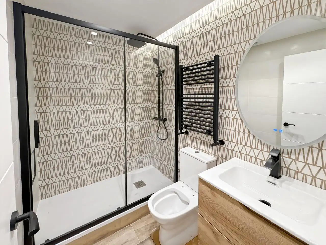 Badezimmer von Wohnung zum Verkauf in Leganés mit Klimaanlage, Heizung und Terrasse
