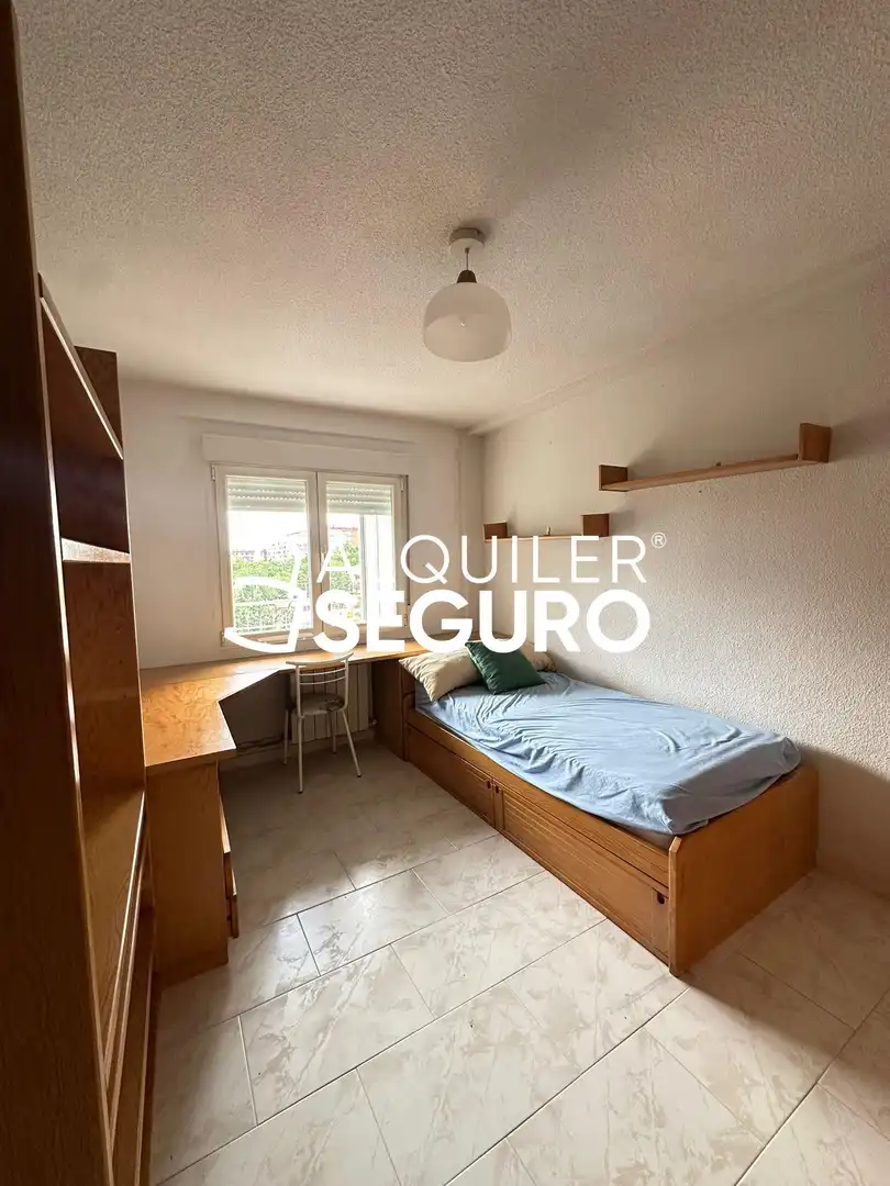 Habitación de Piso de alquiler en Alcorcón con Calefacción, Terraza y Amueblado