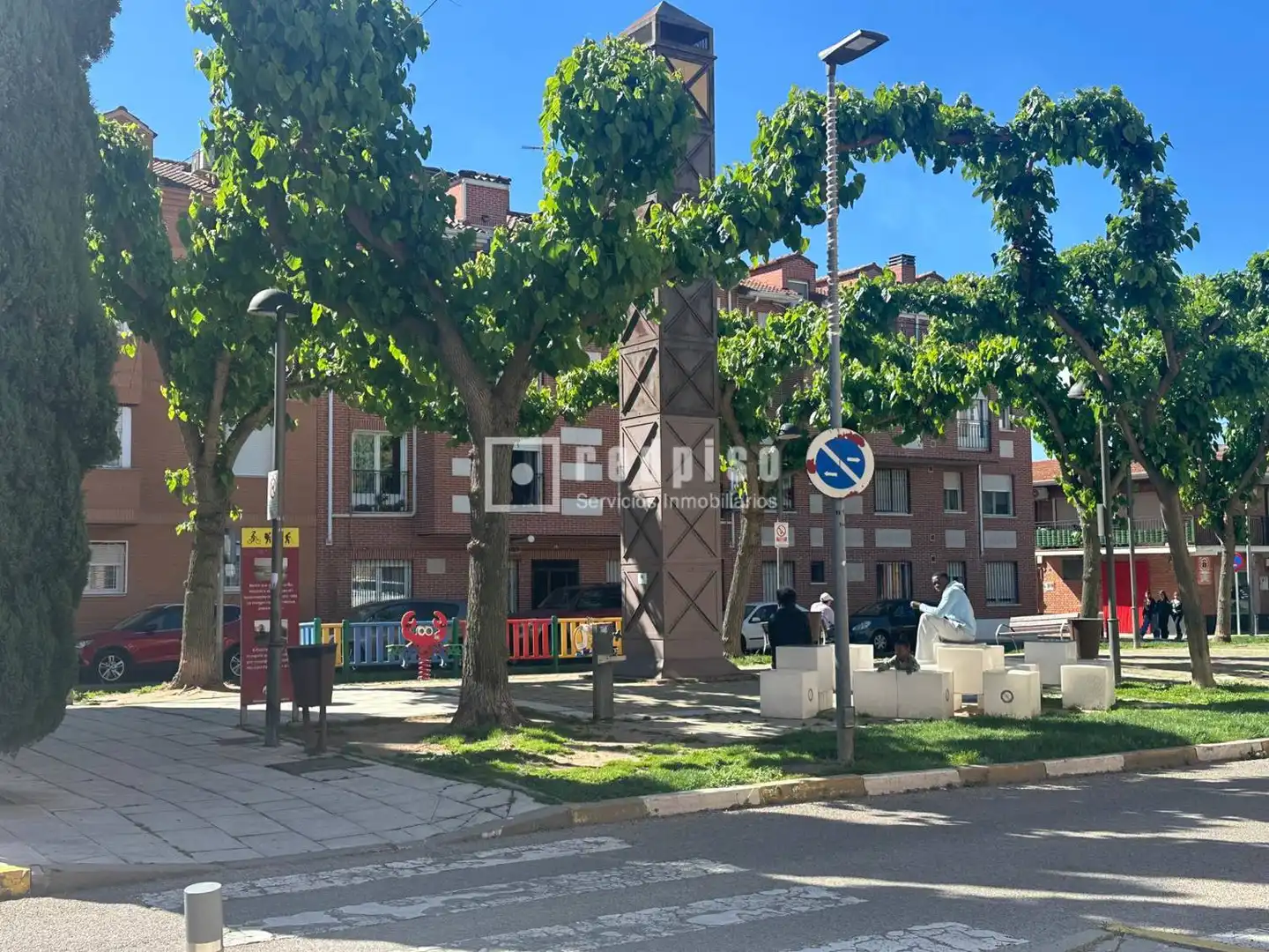 Vista exterior de Casa o xalet en venda en Azuqueca de Henares amb Aire condicionat, Calefacció i Jardí privat