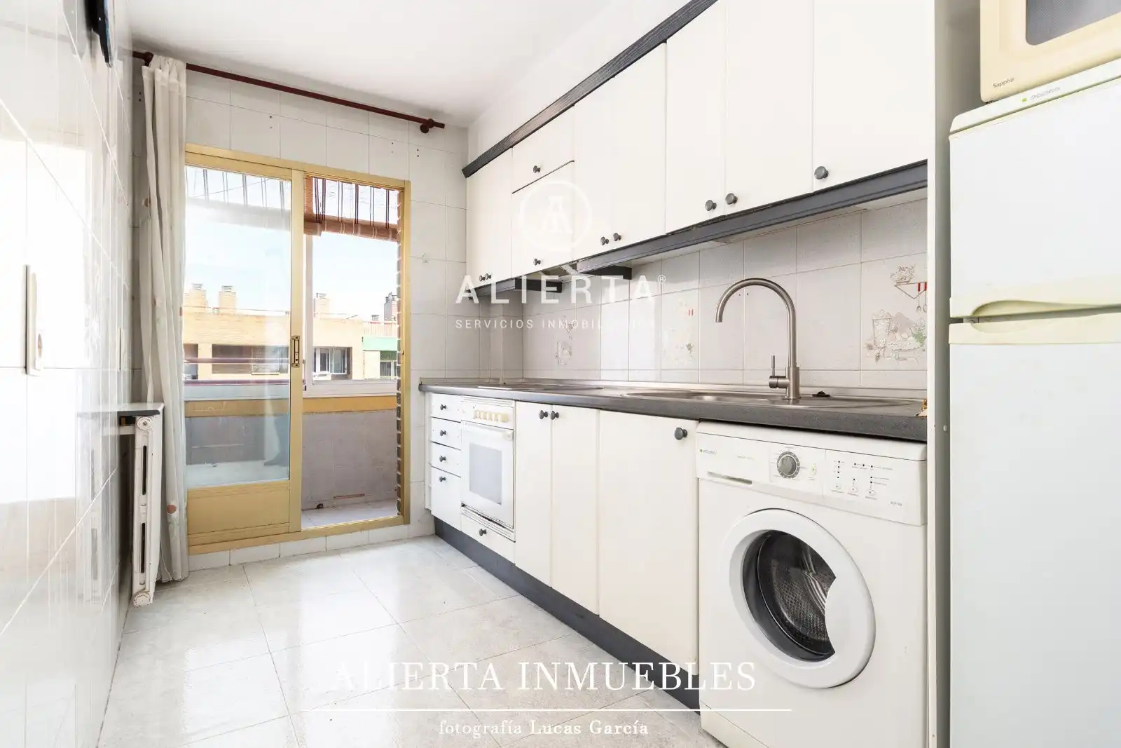 Kitchen of Flat for sale in Zaragoza  with Heating and Storage room