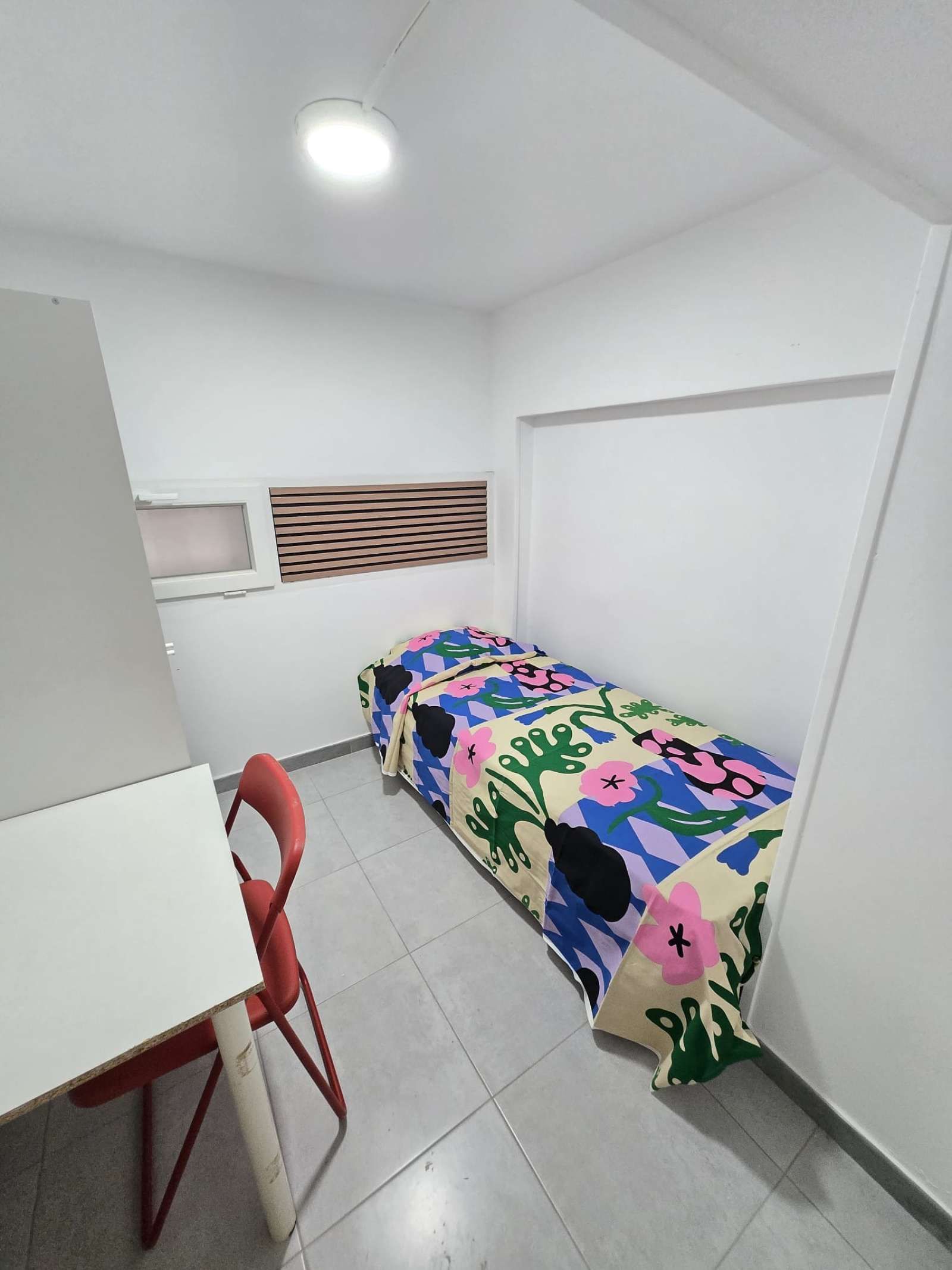 Bedroom of Flat to share in  Valencia Capital  with Air Conditioner, Heating and Terrace